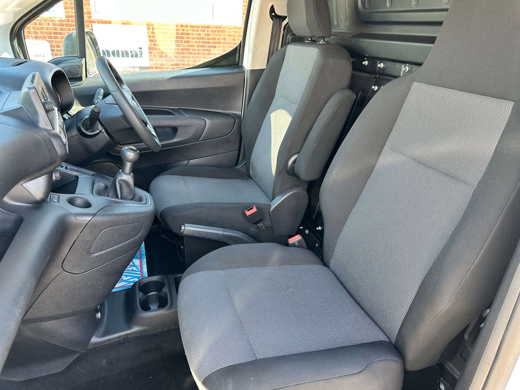 Vauxhall Combo 2000 1.5 Turbo D 75Ps H1 Sportive Van #15