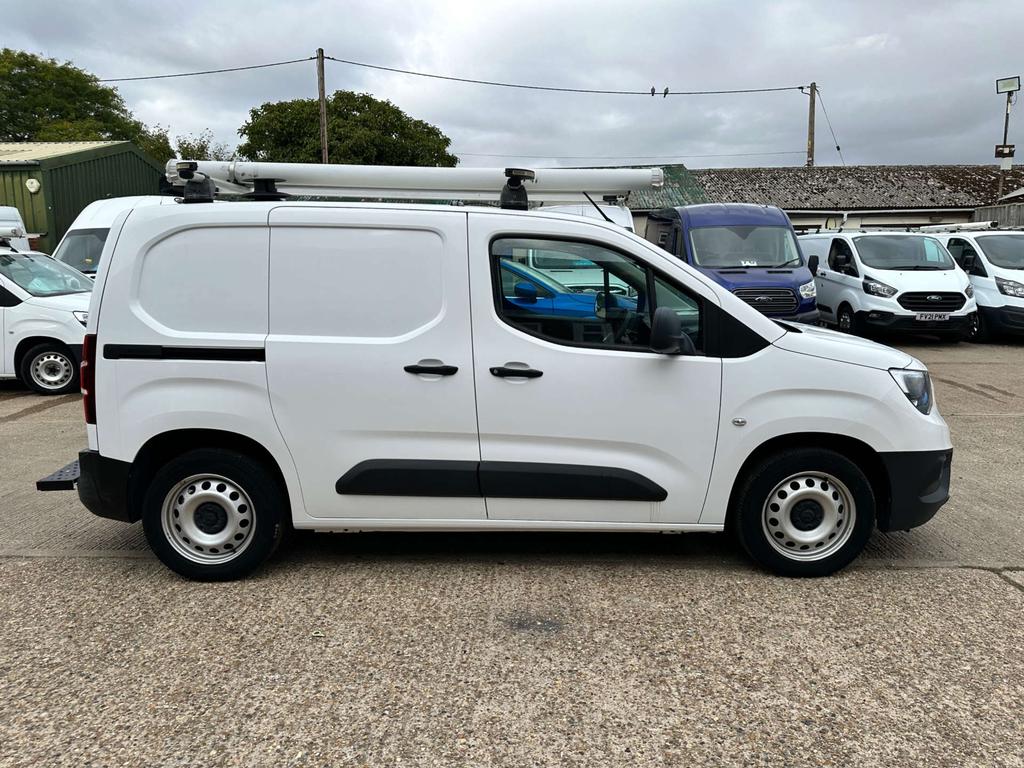 Vauxhall Combo 2000 1.5 Turbo D 75Ps H1 Sportive Van #10