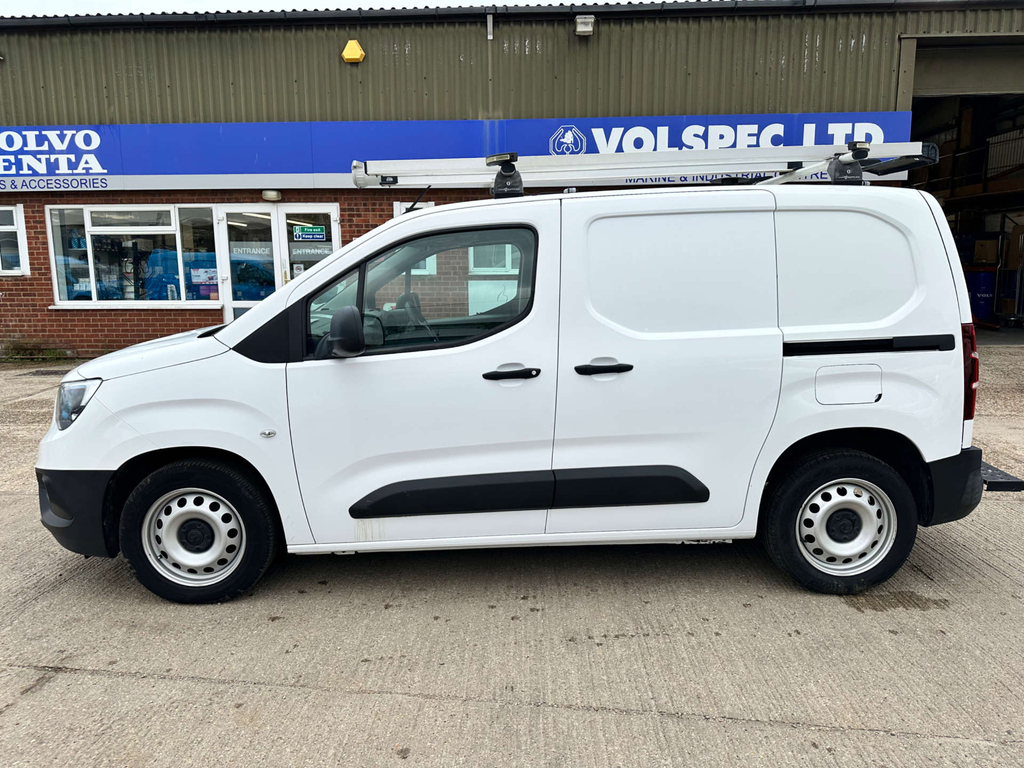 Vauxhall Combo 2000 1.5 Turbo D 75Ps H1 Sportive Van #4