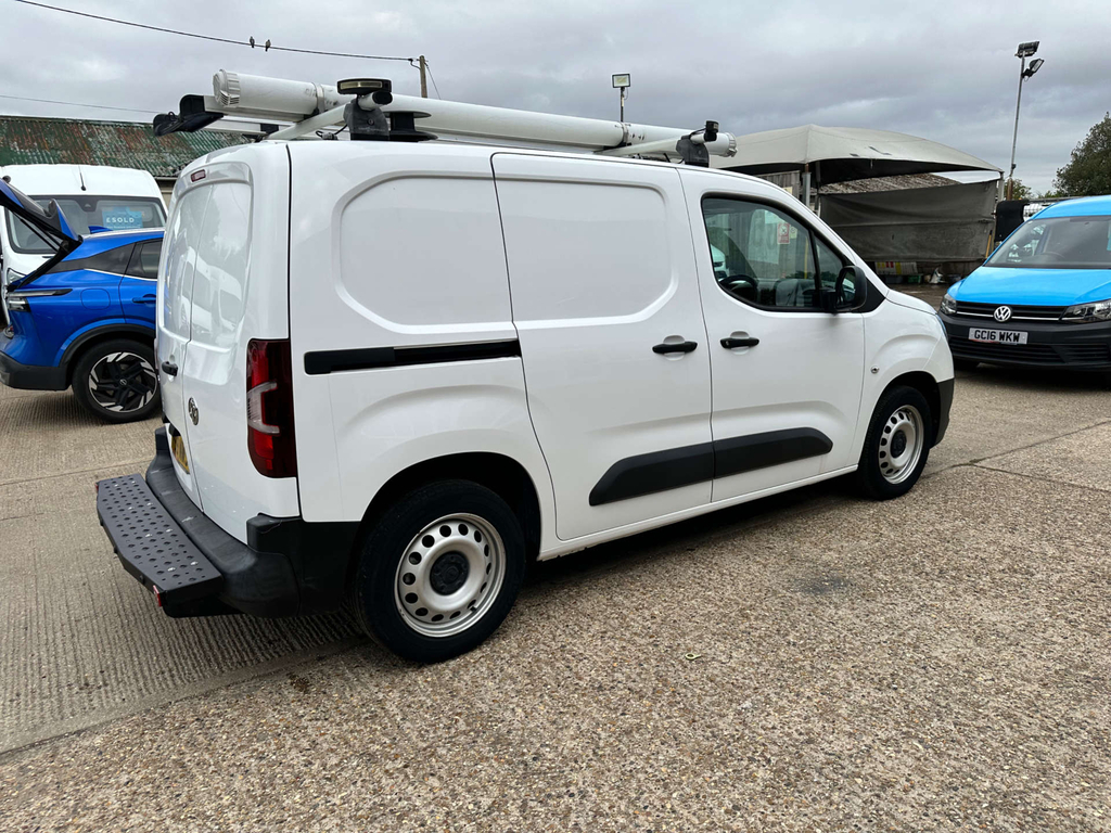 Vauxhall Combo 2000 1.5 Turbo D 75Ps H1 Sportive Van #9