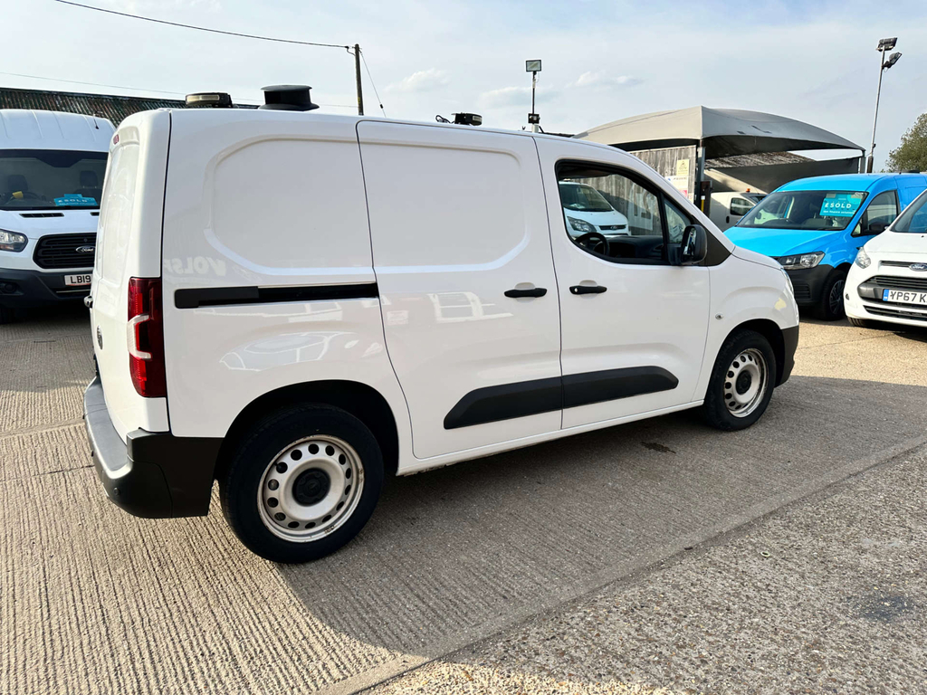Vauxhall Combo 2300 1.6 Turbo D 100Ps L1 H1 Sportive Van #8