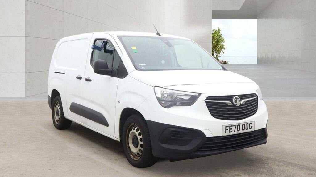 Vauxhall Combo 1.5 Turbo D 2300 Edition Crew Van L2 Euro 6 Ss FE70OOG White