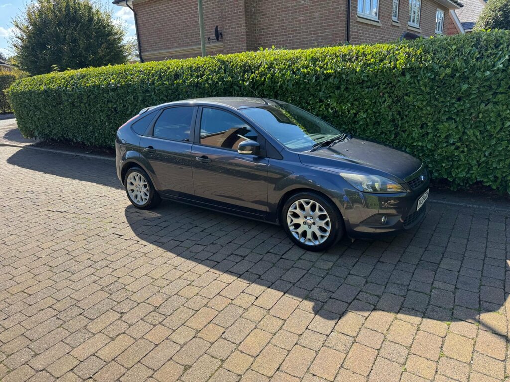 Ford Focus Zetec Tdci 5-Door Red #1
