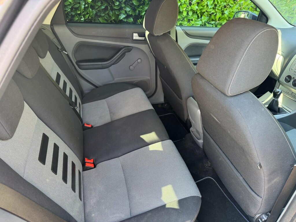 Ford Focus Zetec Tdci 5-Door Red #5