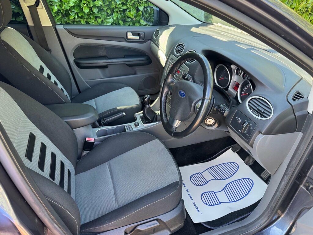 Ford Focus Zetec Tdci 5-Door Red #2