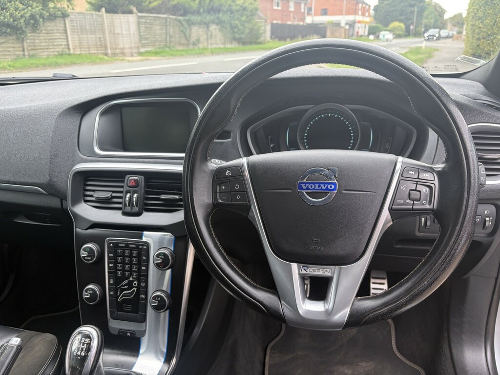 Volvo V40 1.6 D2 R-design Euro 5 Ss White #15
