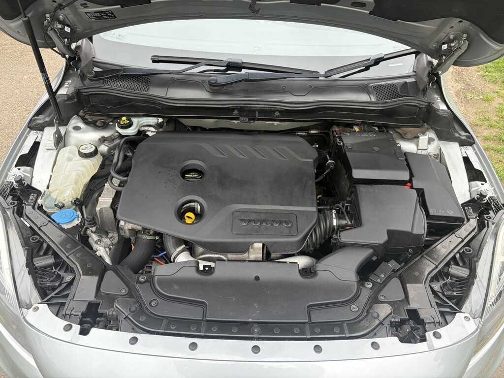 Volvo V40 1.6 D2 R-design Euro 5 Ss White #24