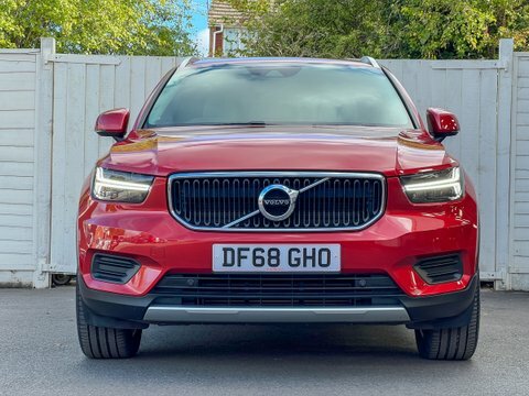 Volvo XC40 2.0 T4 Momentum DF68GHO Red #3