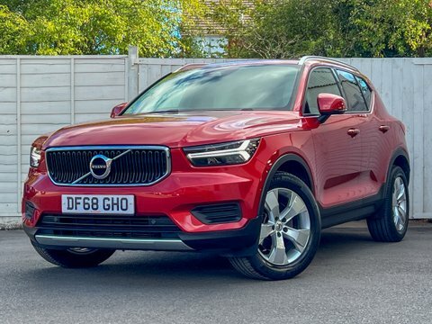 Volvo XC40 2.0 T4 Momentum DF68GHO Red #2