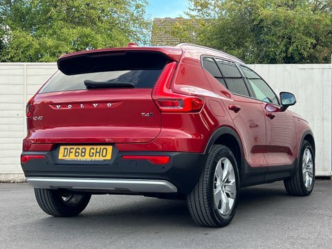 Volvo XC40 2.0 T4 Momentum DF68GHO Red #5