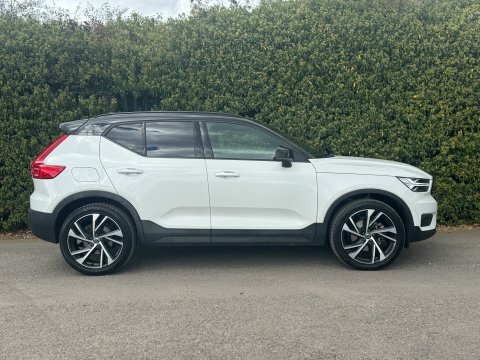 Volvo XC40 2.0 B4 Mhev KR70GVP White #4