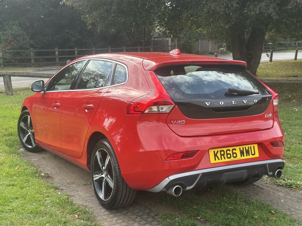 Volvo V40 2.0 R-design D4 Red #3