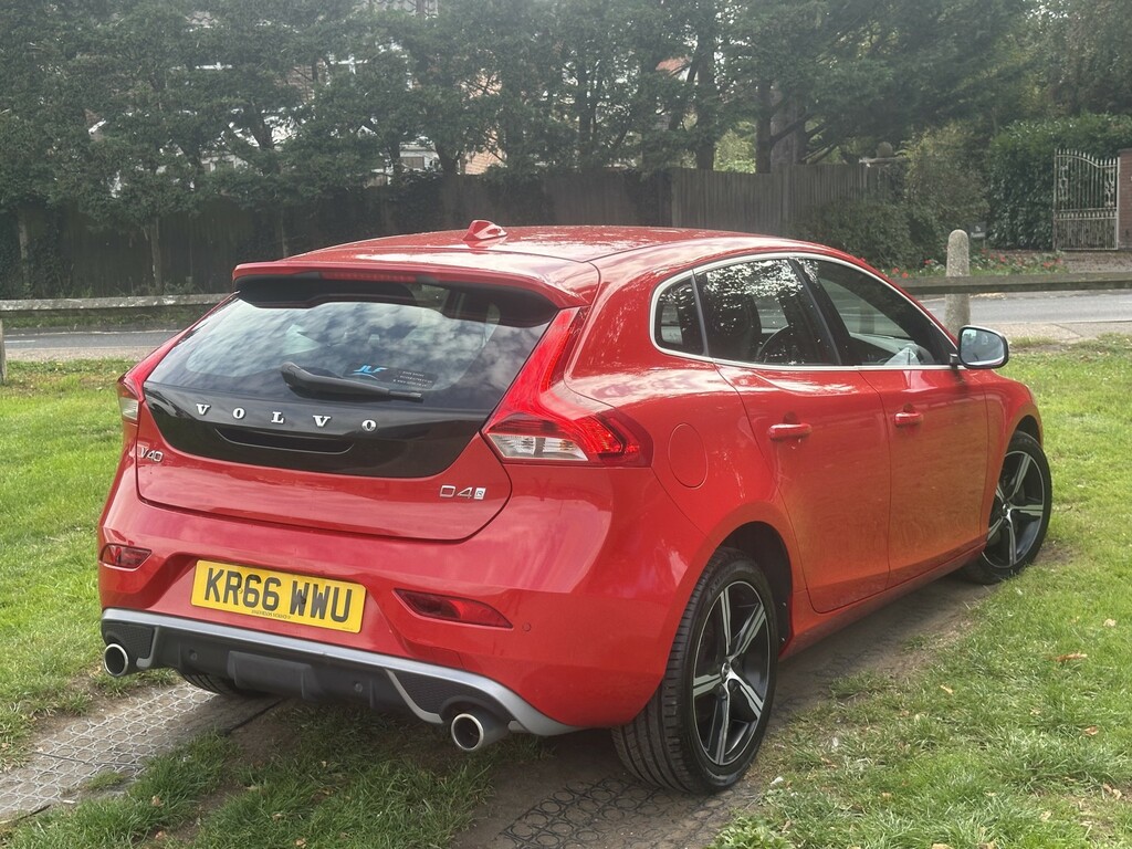 Volvo V40 2.0 R-design D4 Red #4