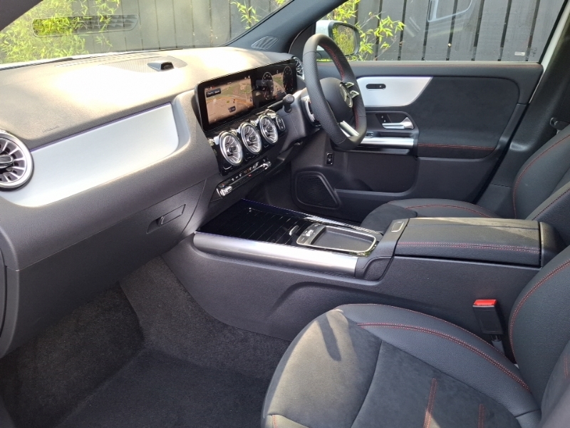 Mercedes-Benz GLA Class Gla 200 Amg Line Executive White #5