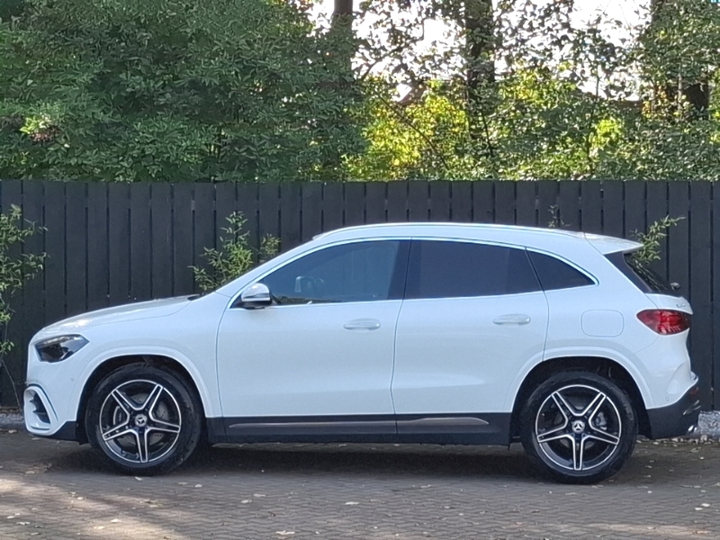 Mercedes-Benz GLA Class Gla 200 Amg Line Executive White #4