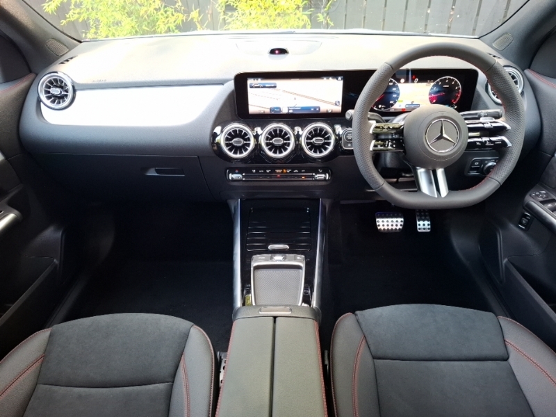 Mercedes-Benz GLA Class Gla 200 Amg Line Executive White #3