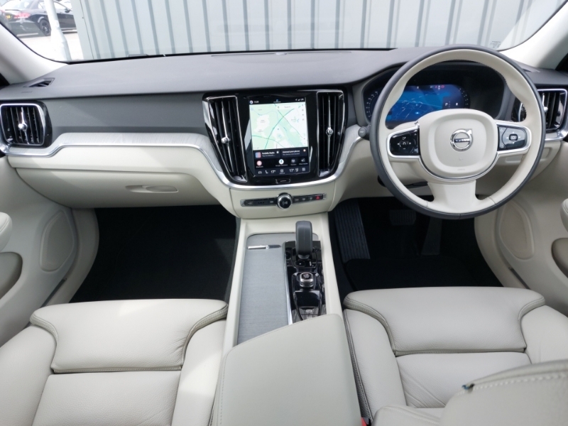 Volvo V60 2.0 B4p Plus Dark 7 Speed Green #3