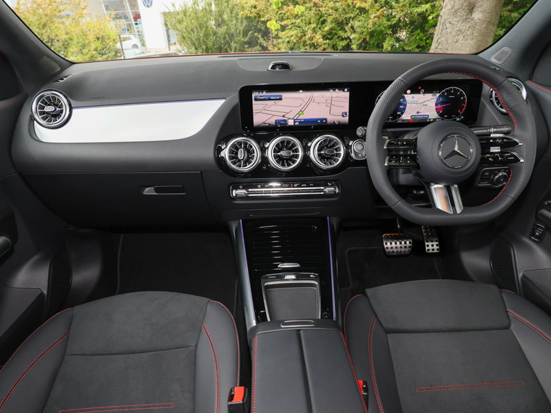 Mercedes-Benz GLA Class Gla 200 Amg Line Executive Red #3