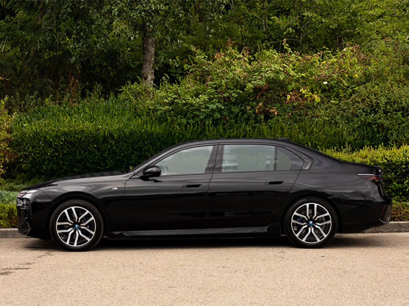 BMW i7 105.7Kwh Excellence Pro Saloon Blue #4