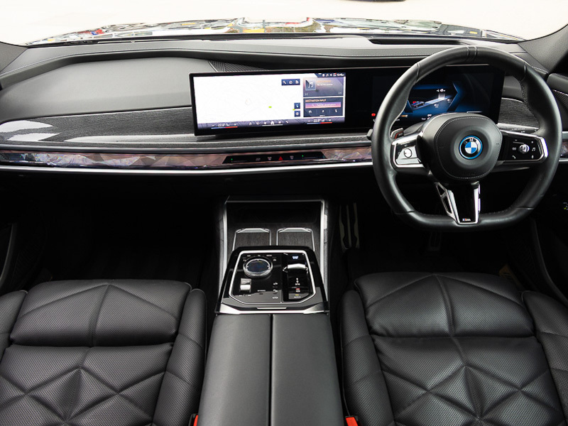 BMW i7 105.7Kwh Excellence Pro Saloon Blue #3