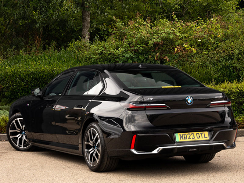 BMW i7 105.7Kwh Excellence Pro Saloon Blue #2