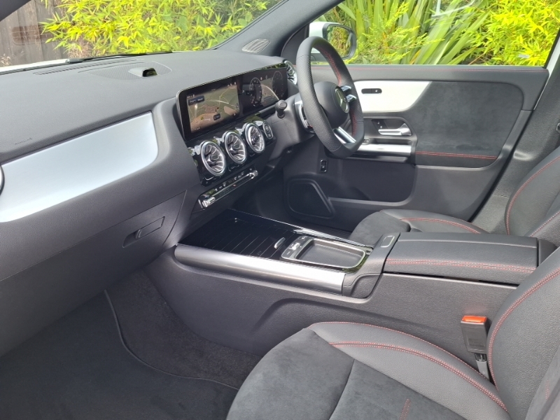 Mercedes-Benz GLA Class Gla 200 Amg Line Executive White #5
