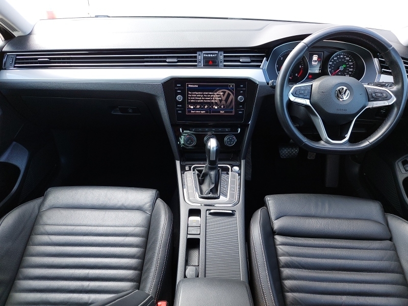 Volkswagen Passat 1.6 Tdi Sel Dsg Black #3