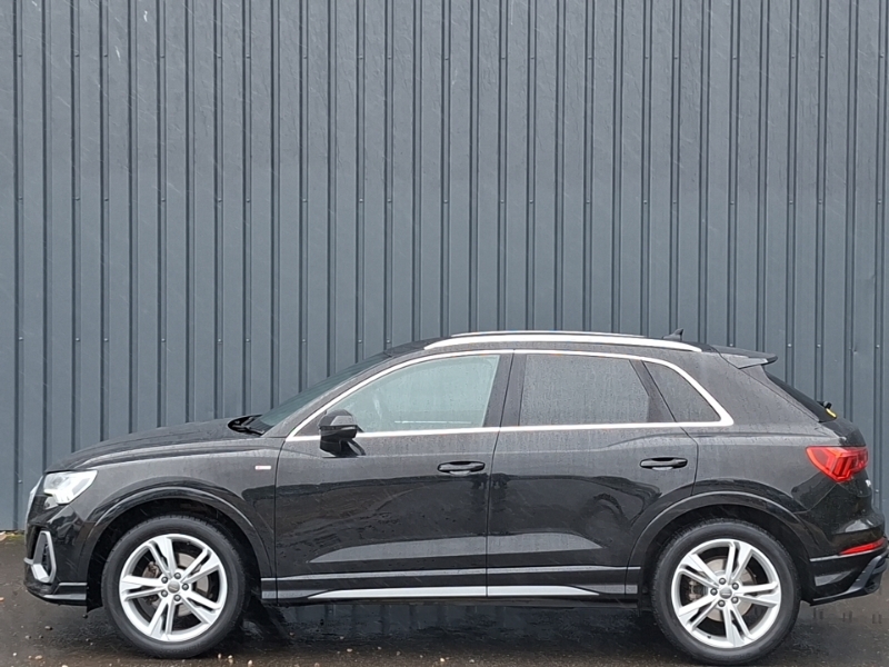 Audi Q3 35 Tfsi S Line Black #4