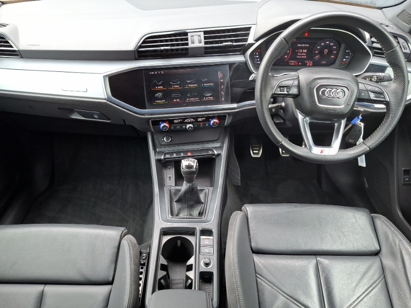 Audi Q3 35 Tfsi S Line Black #3