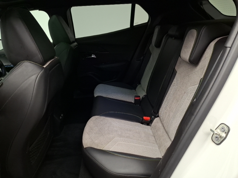 Peugeot e-2008 100Kw Gt 50Kwh White #6