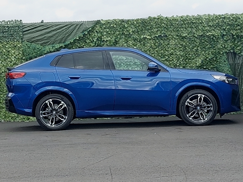 BMW iX2 150Kw Edrive20 M Sport 65Kwh Blue #3