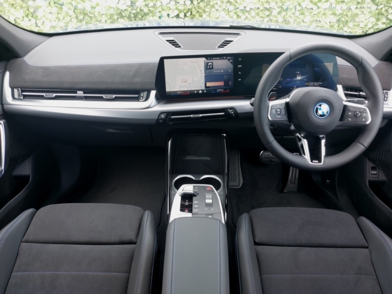 BMW iX2 150Kw Edrive20 M Sport 65Kwh Blue #4