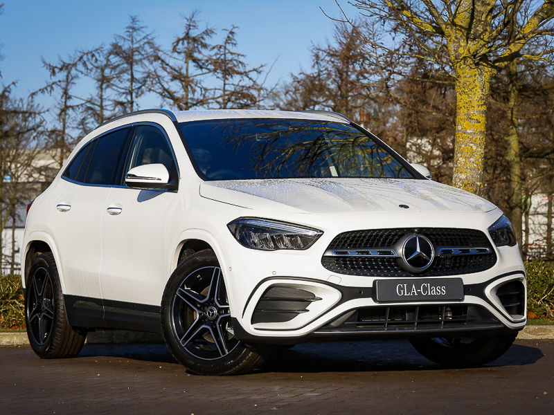 Mercedes-Benz GLA Class Gla 220D 4Matic Amg Line Executive White
