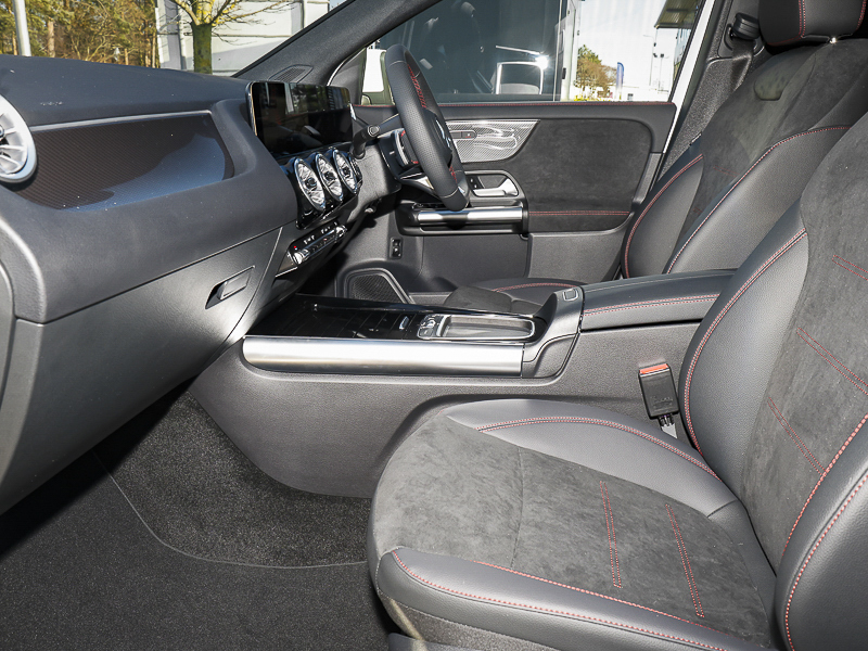 Mercedes-Benz GLA Class Gla 220D 4Matic Amg Line Executive White #3