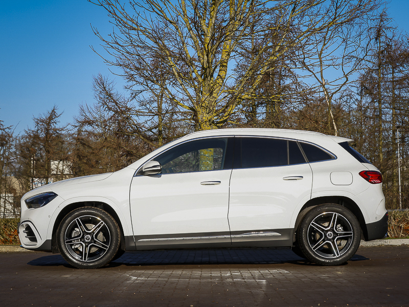 Mercedes-Benz GLA Class Gla 220D 4Matic Amg Line Executive White #4