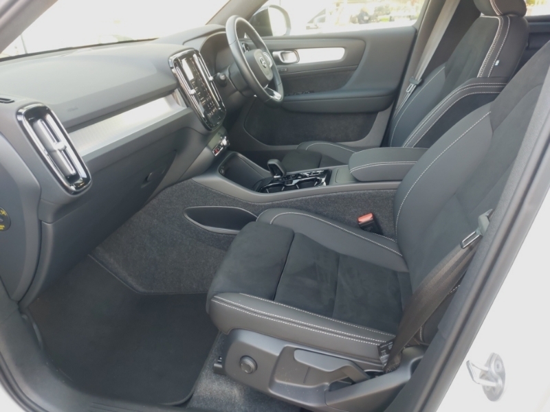Volvo XC40 2.0 B4p Plus Dark OE75LPP White #5