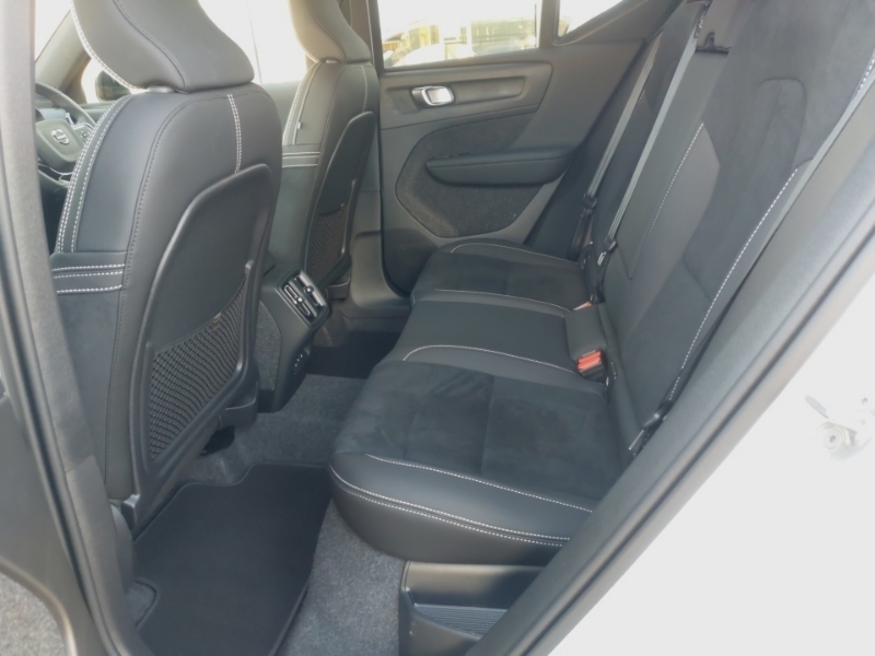 Volvo XC40 2.0 B4p Plus Dark OE75LPP White #6