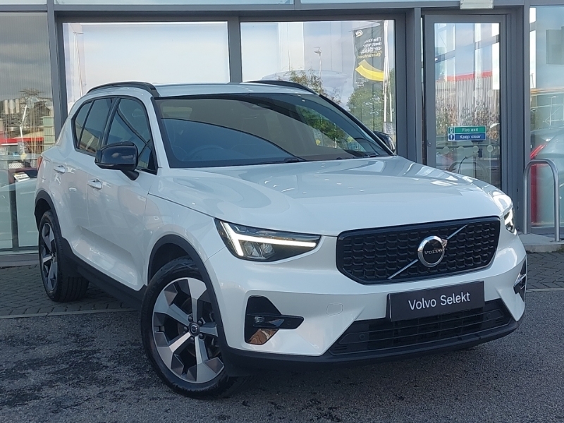 Volvo XC40 2.0 B4p Plus Dark White