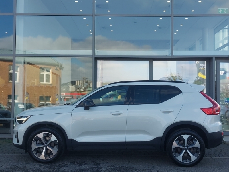 Volvo XC40 2.0 B4p Plus Dark OE75LPP White #4