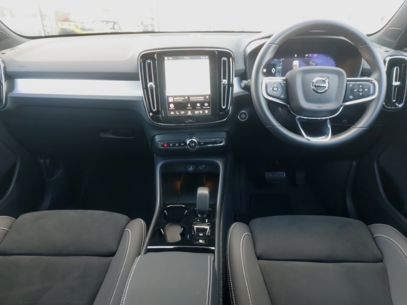 Volvo XC40 2.0 B4p Plus Dark OE75LPP White #3