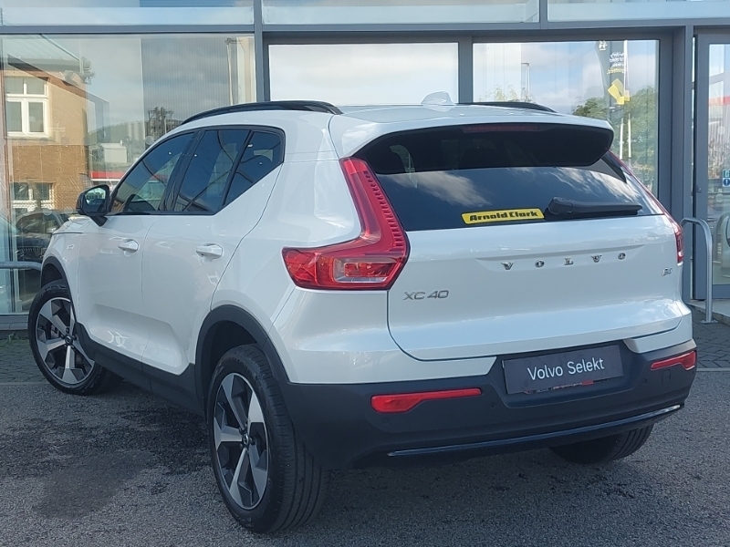 Volvo XC40 2.0 B4p Plus Dark OE75LPP White #2
