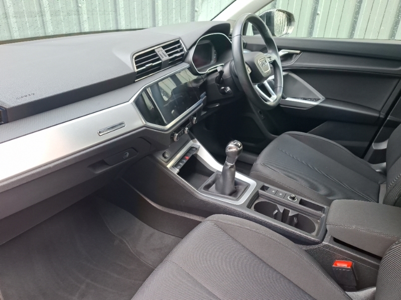 Audi Q3 35 Tfsi Technik Black #5
