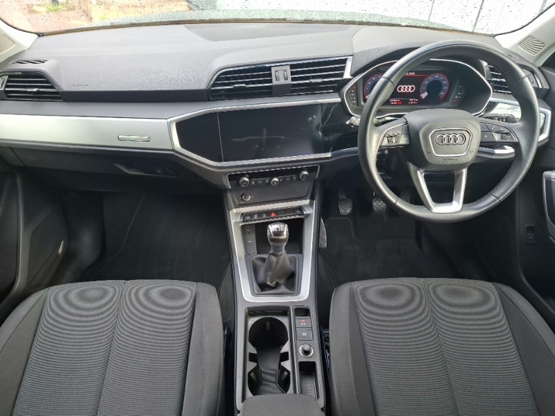Audi Q3 35 Tfsi Technik Black #3