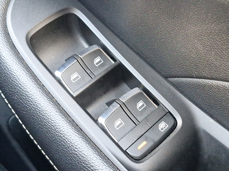 MG MG5 61.1Kwh Exclusive Long Range Estate A White #17