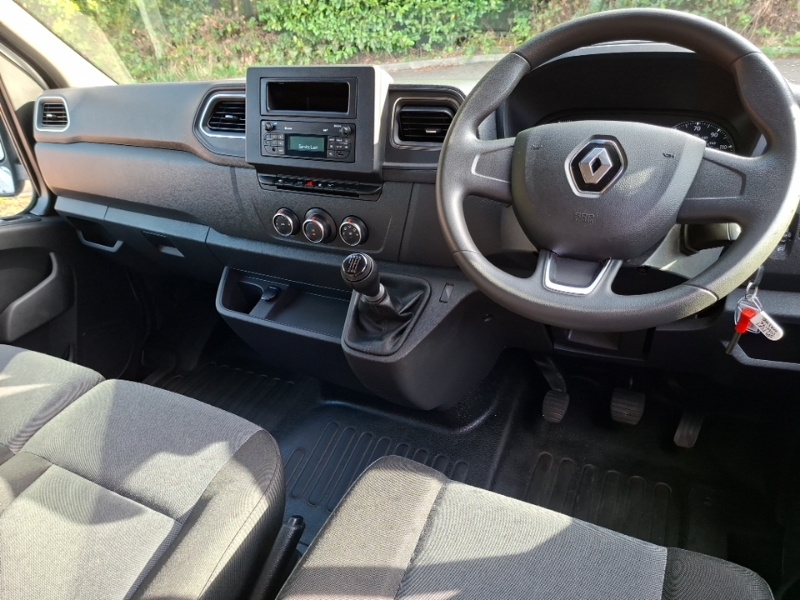 Renault Master Lm35 Blue Dci 135 Advance Medium Roof Van White #3