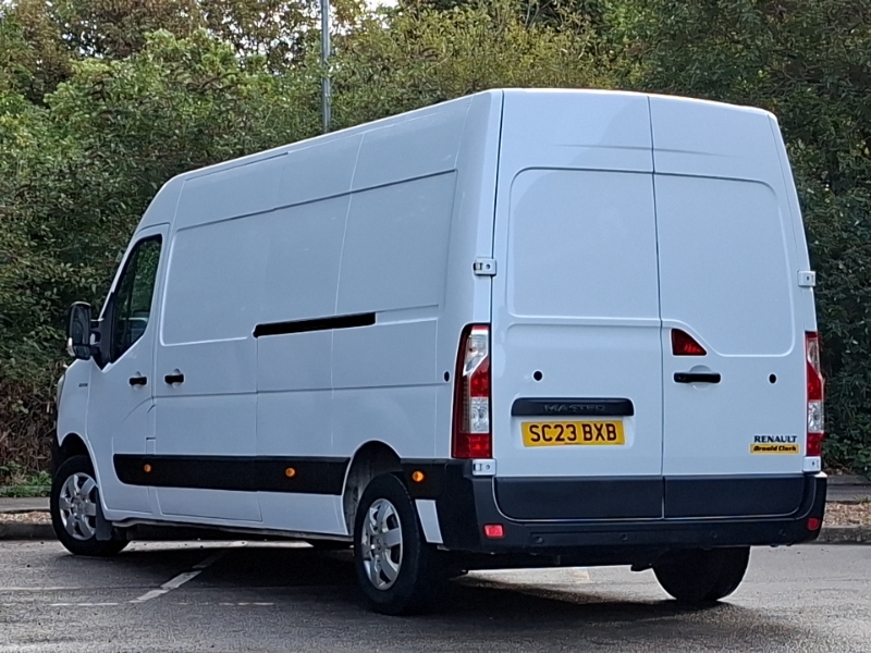 Renault Master Lm35 Blue Dci 135 Advance Medium Roof Van White #2