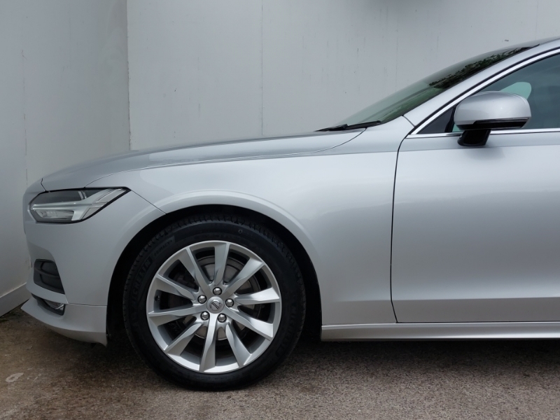 Volvo S90 T4 Momentum Plus Geartronic Black #19