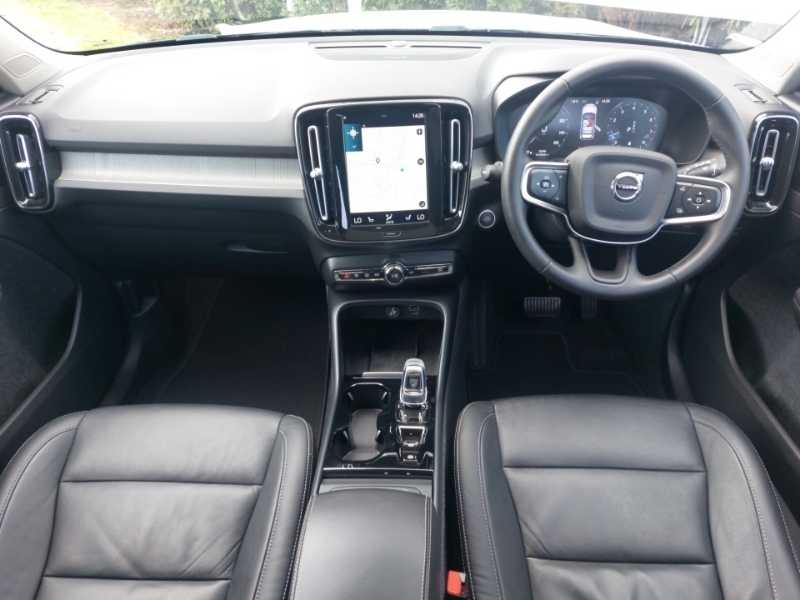 Volvo XC40 2.0 B4p Inscription Awd CA71HWB Black #3