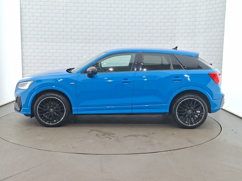 Audi Q2 30 Tfsi Black Edition Blue #4