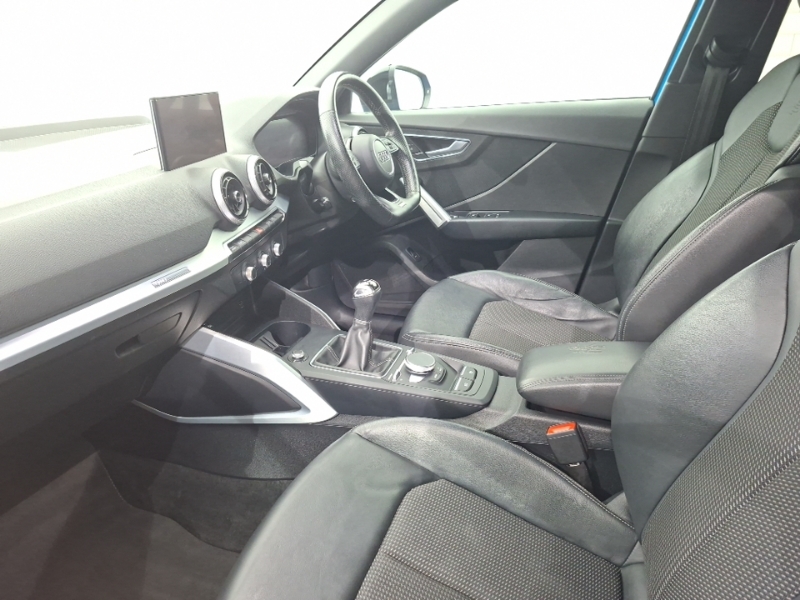 Audi Q2 30 Tfsi Black Edition Blue #5